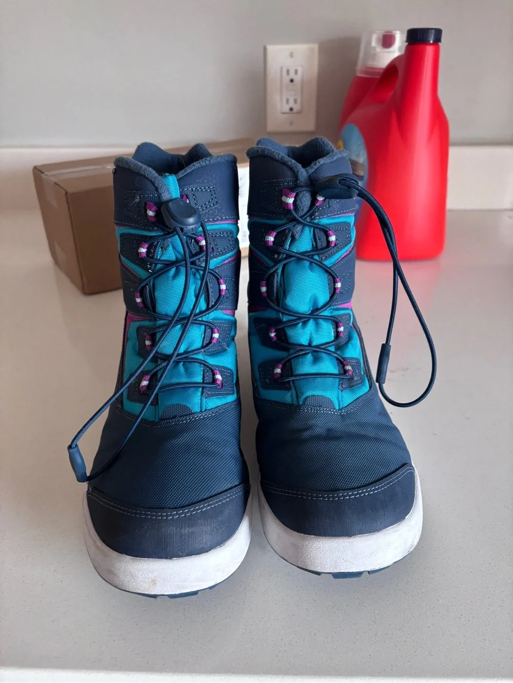 Girls Merrell Snow Bank Waterproof Boots in Navy/Turquoise size 6M EUC